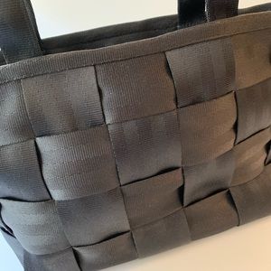 Harvey’s seatbelt bag